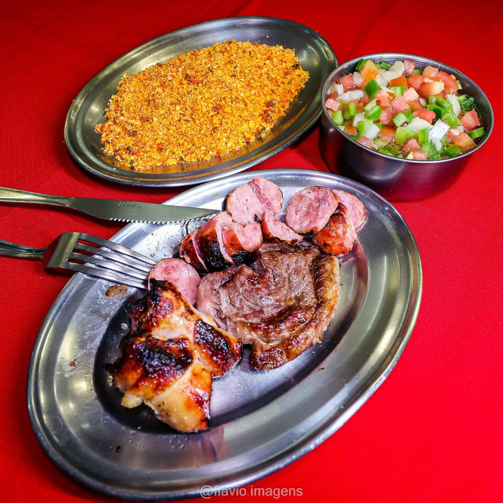 Porção  de churrasco misto/800g  (com acompanhamento) - serve 2 pessoas